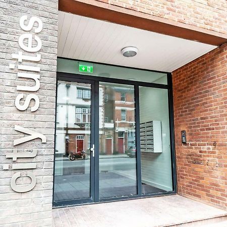 Luxury 1 Bed Apartment In City Centre With Parking Chester Exterior photo