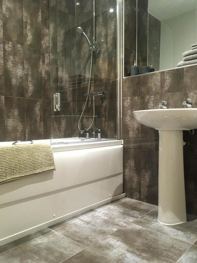 Luxury 1 Bed Apartment In City Centre With Parking Chester Exterior photo
