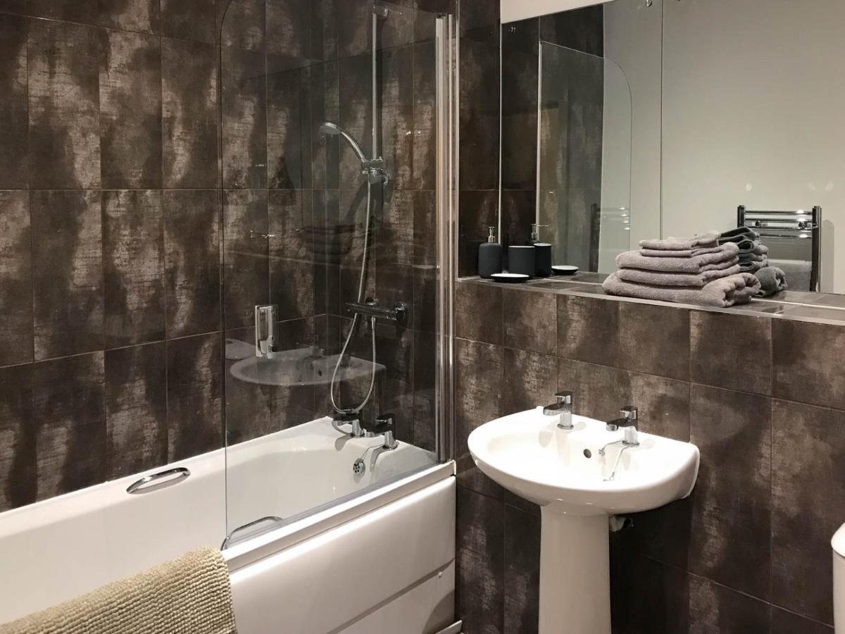 Luxury 1 Bed Apartment In City Centre With Parking Chester Exterior photo